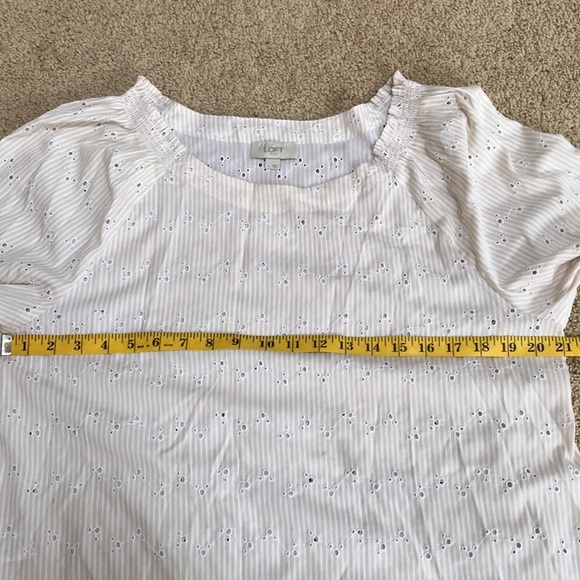 Loft outlet large tan/cream eyelet off shoulder / on shoulder blouse. - Picture 7 of 9